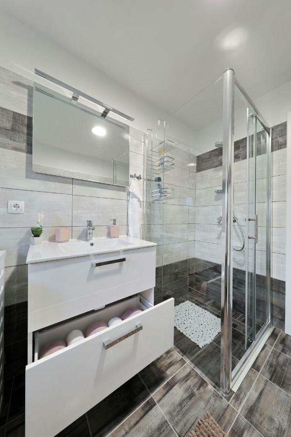Holiday Home Hrast Debeljak Dış mekan fotoğraf