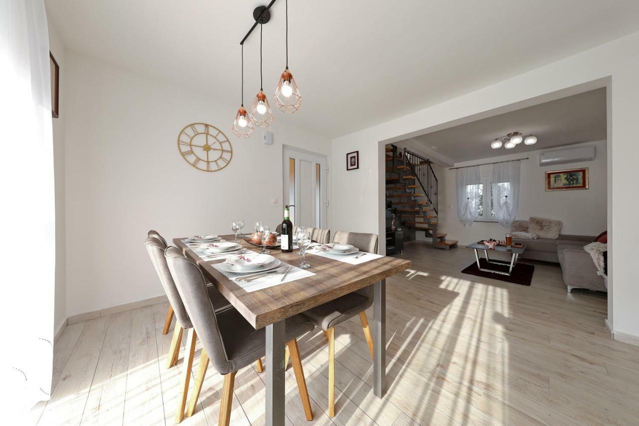 Holiday Home Hrast Debeljak Dış mekan fotoğraf