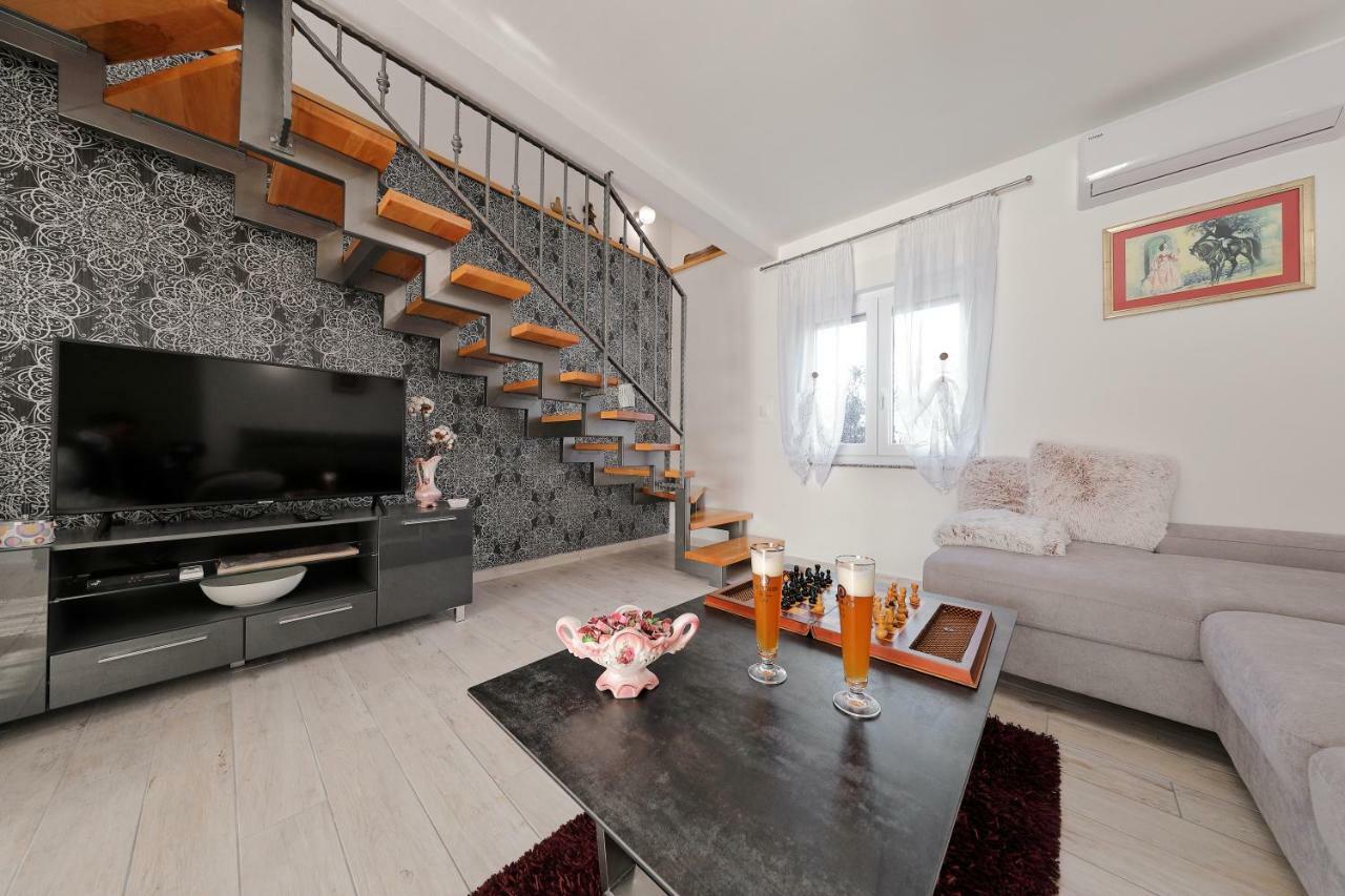 Holiday Home Hrast Debeljak Dış mekan fotoğraf
