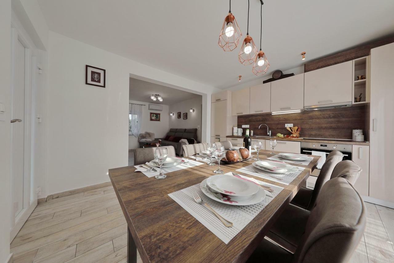 Holiday Home Hrast Debeljak Dış mekan fotoğraf