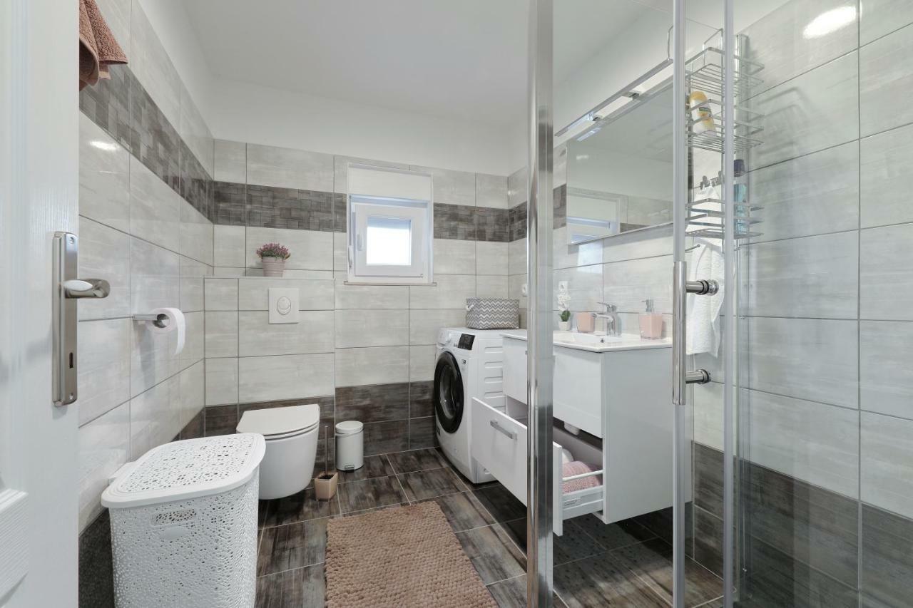 Holiday Home Hrast Debeljak Dış mekan fotoğraf